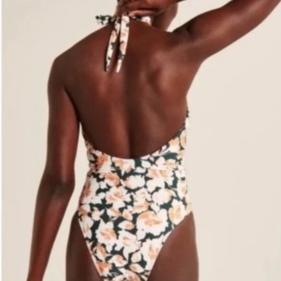 Small Cross Halter One-Piece Swimsuit Abercrombie & Fitch ( New Without Tags) - Picture 3 of 5